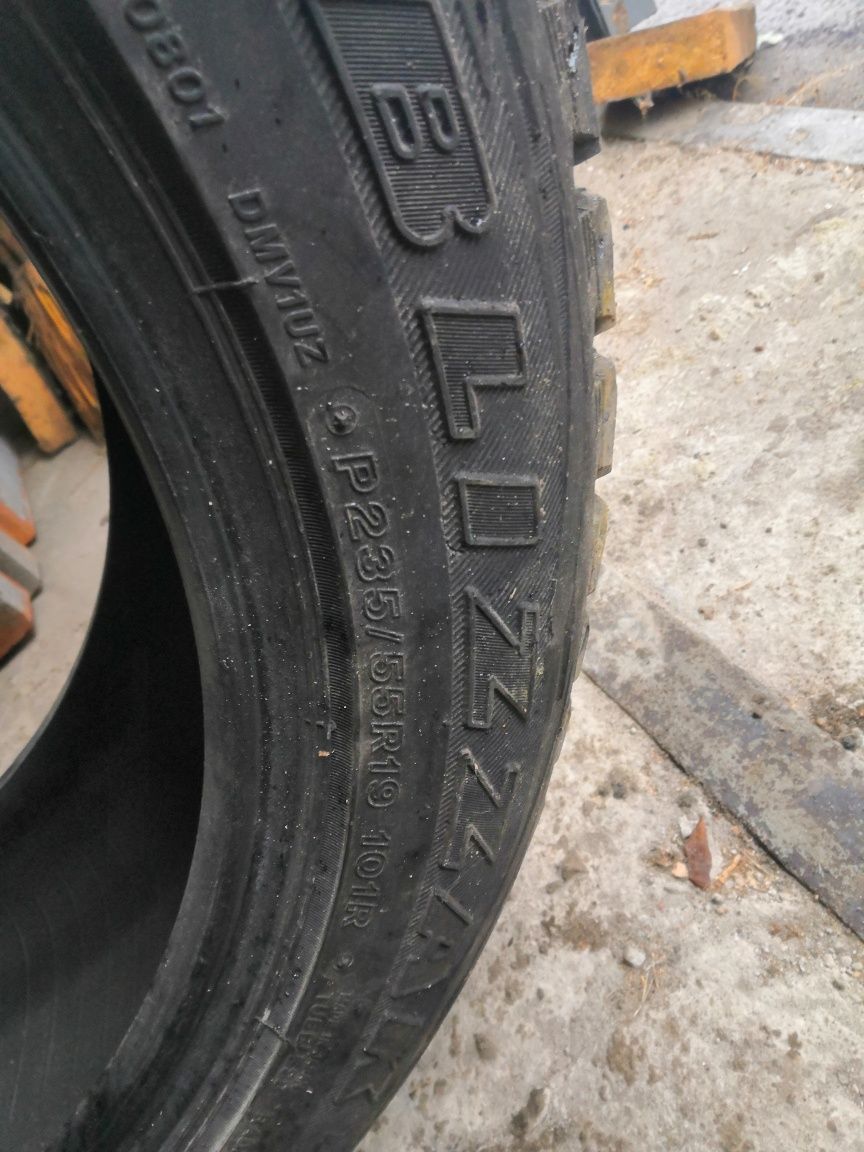 R19 235/55 bridgestone blizzak DM-V1 101R 2011 года