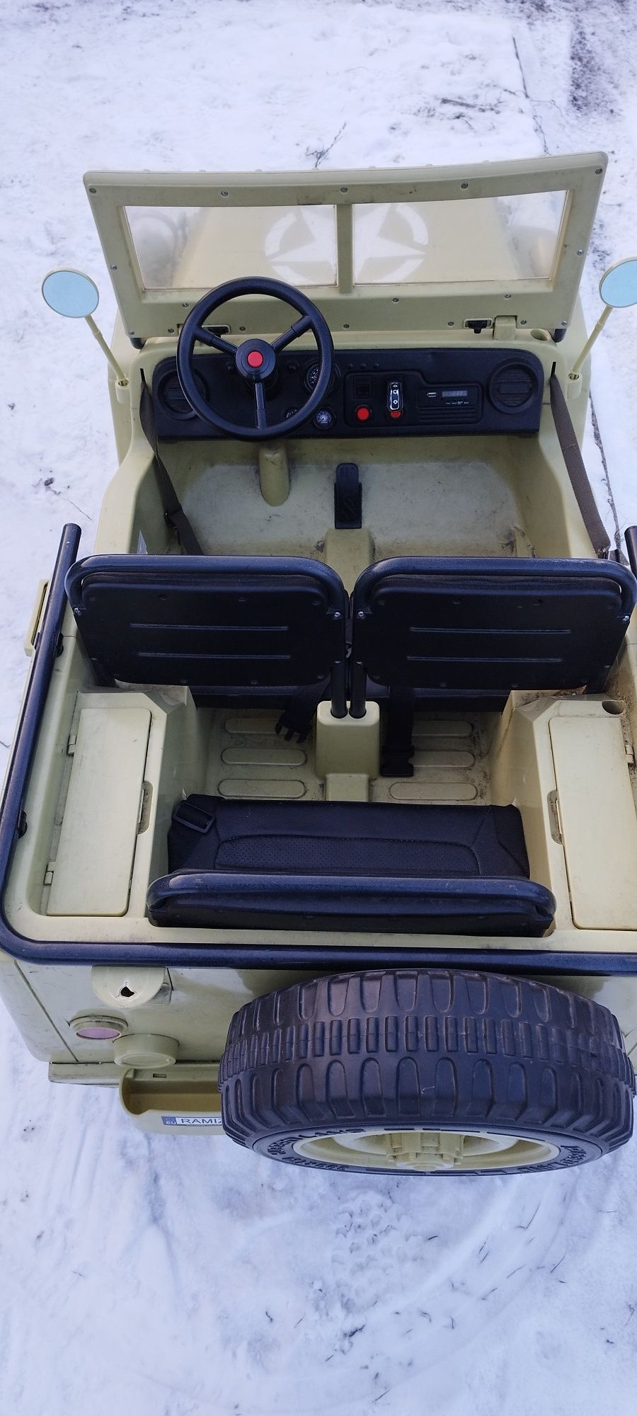 Auto Jeep Retro 3 osobowy najmocniejsza wersja 24V na akumulator pojaz
