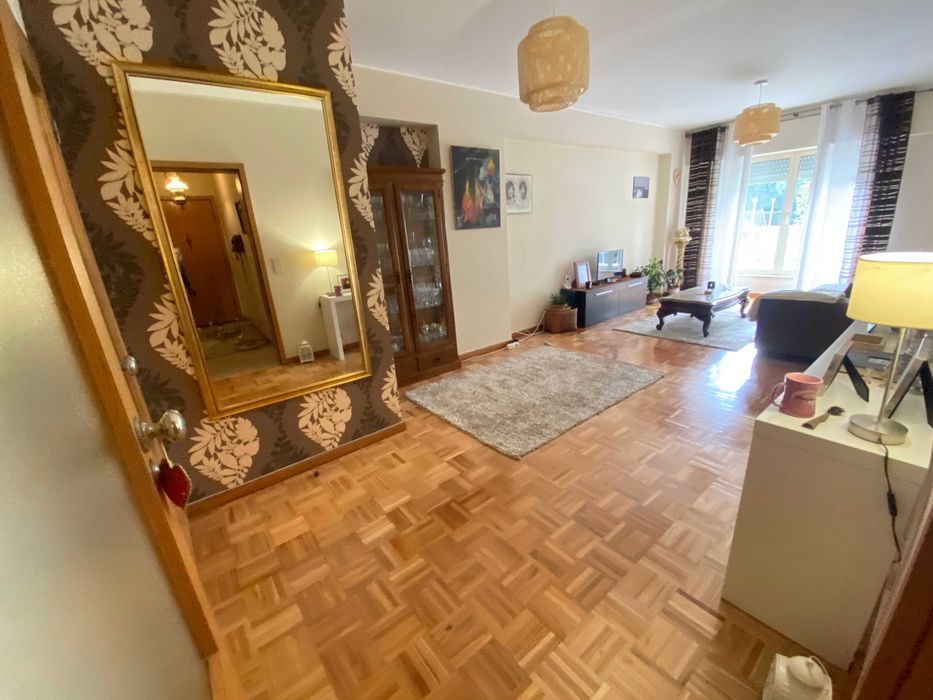 Apartamento T3 em Bessa Leite com garagem e arrumos