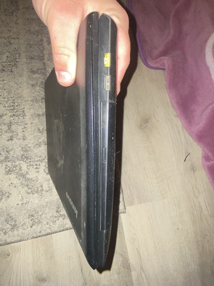 Laptop lenovo uszkodzony