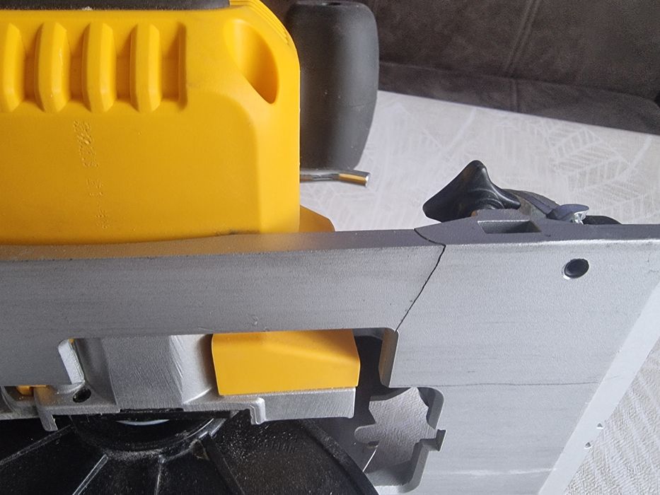 Акумуляторна циркулярка DeWalt нова але з нюансом.