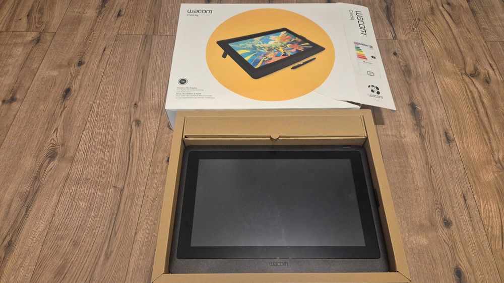 Wacom Cintiq 16 – tablet graficzny jak nowy, komplet, 990 zł