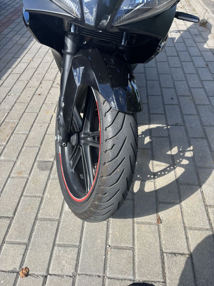 Motocykl yamaha yzf r