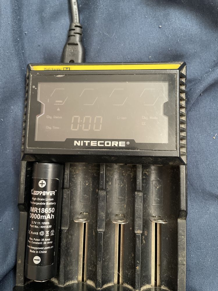 Ładowarka Nitecore Digicharger D4
