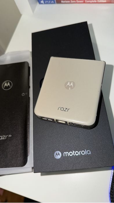 Motorola Razr 50 como Novo