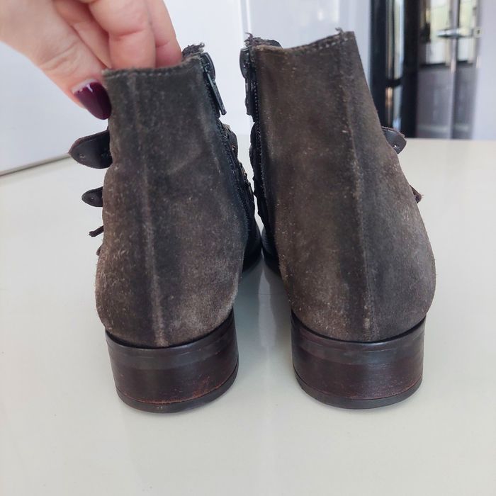 Botas em pele pretas