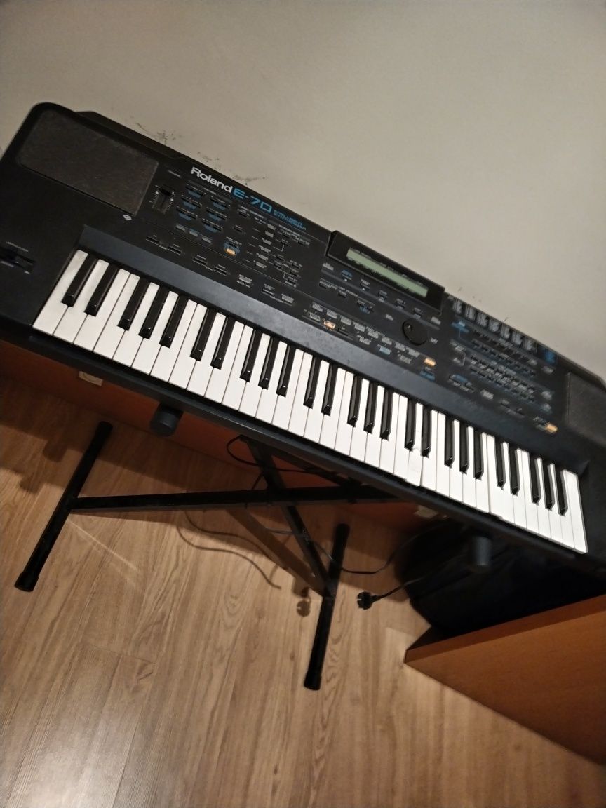 Piano Roland E-70