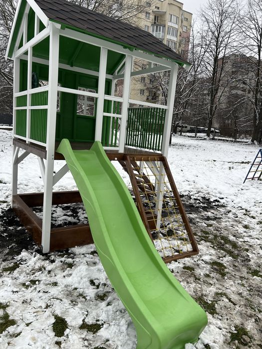 Дитячий майданчик драбина будиночок гірка канати штурвал