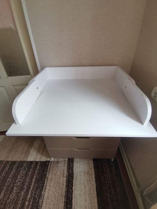 Дитяче ліжко та комод