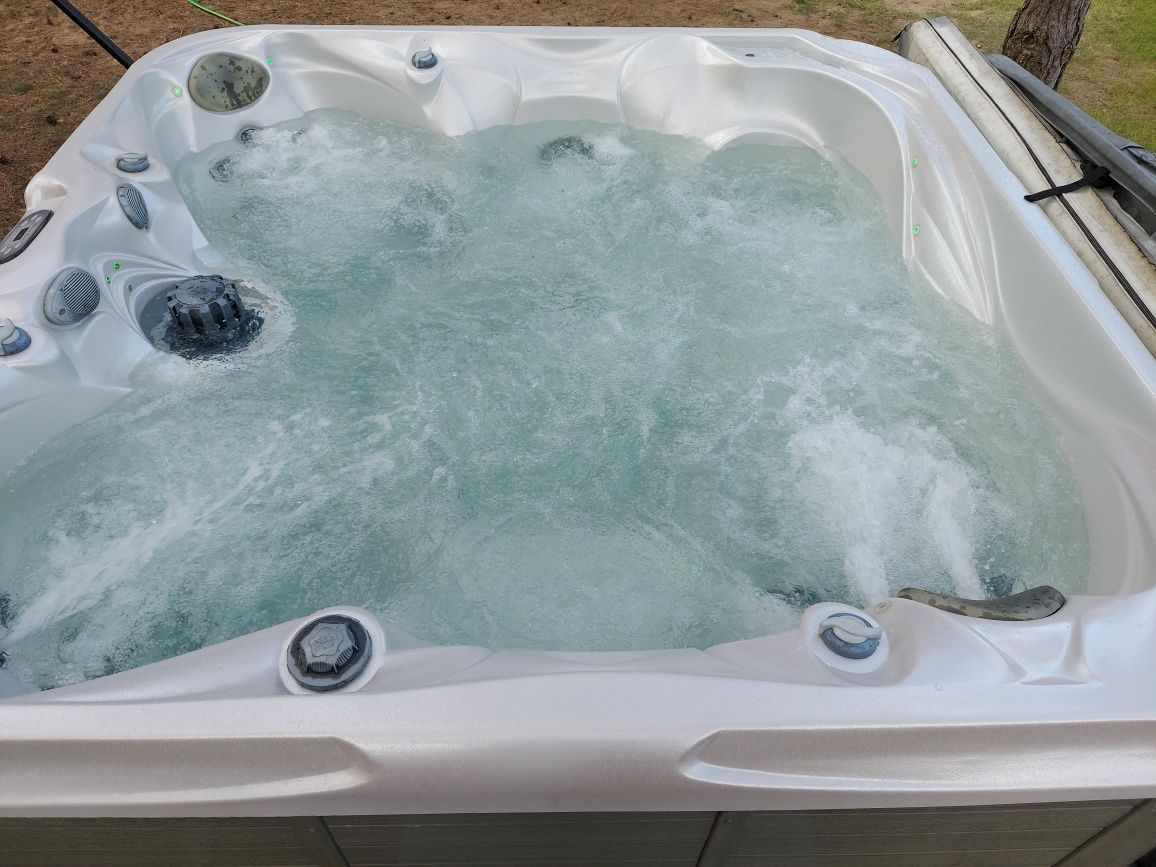 Jacuzzi ogrodowe 5 osobowe 2m x 2m Premium Leisure na Balboa.
