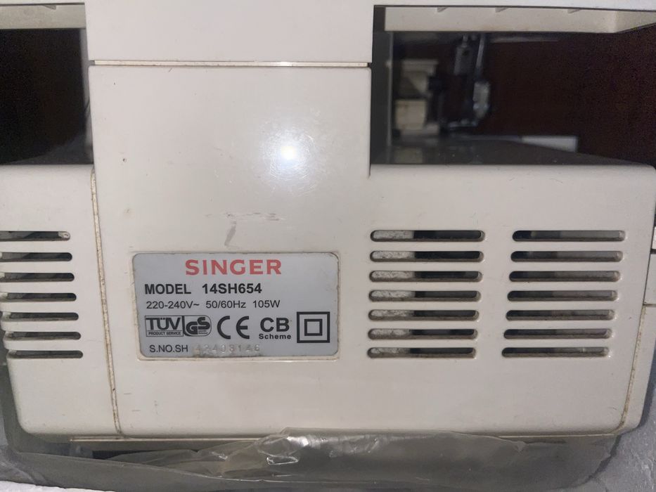 Maquina Corte e Cose SINGER