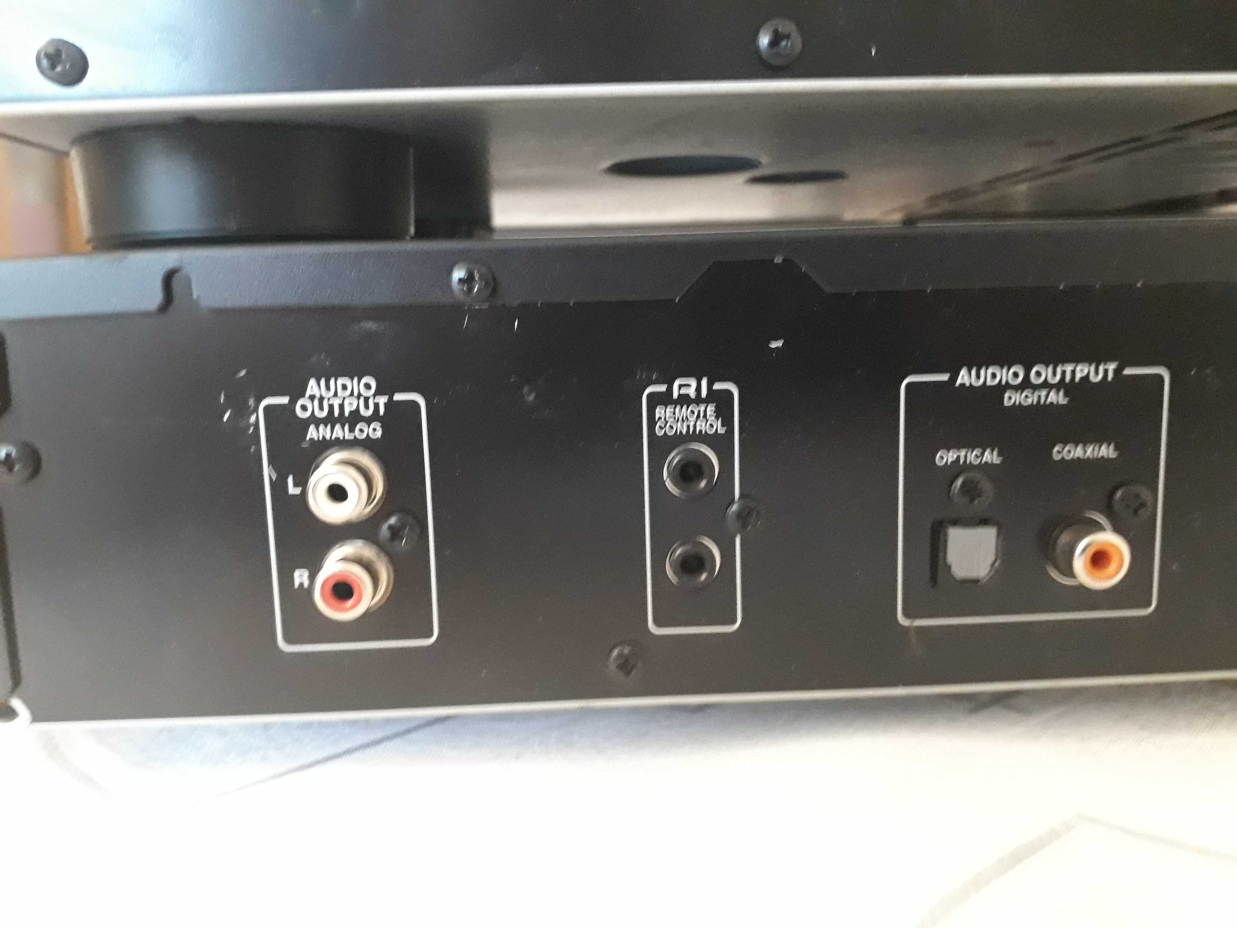 Zestaw ONKYO Amplituner TX 8255 / Odtwarzacz CD DX 7355