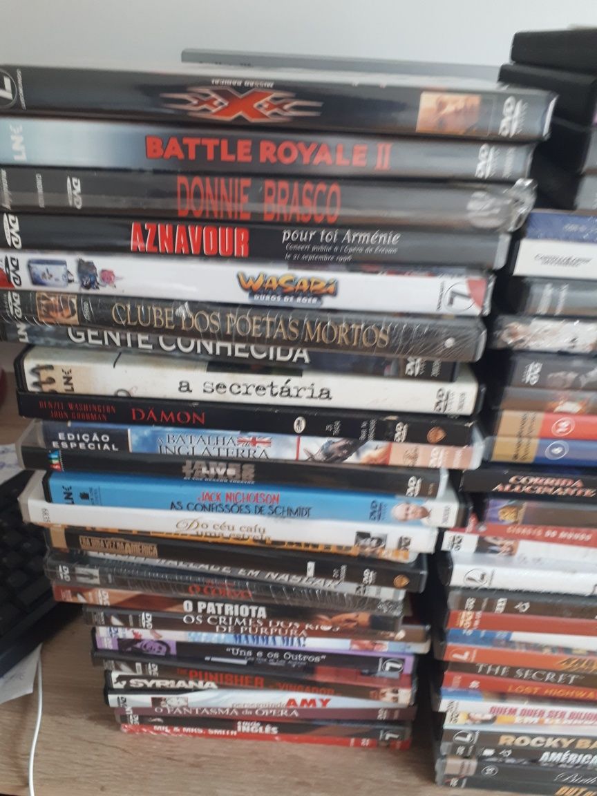 Vendo dezenas de filmes  . 1 euro cada Dvd ; Como novos .