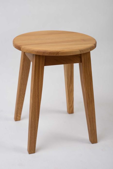 Lun Mini – dębowy taboret w stylu skandynawskim do kuchni, przedpokoju