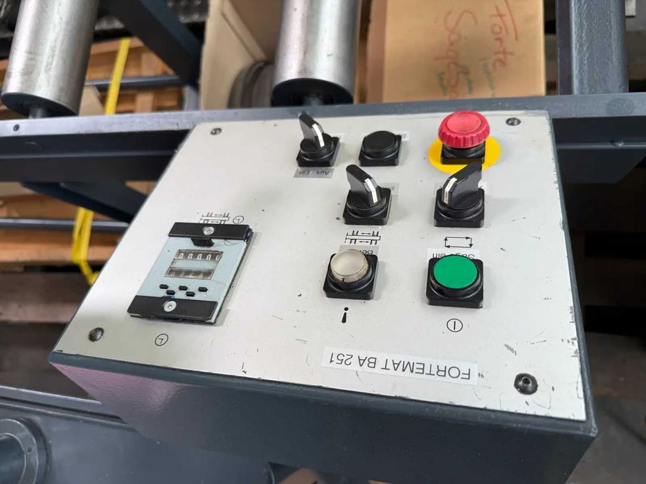 Piła taśmowa do metalu