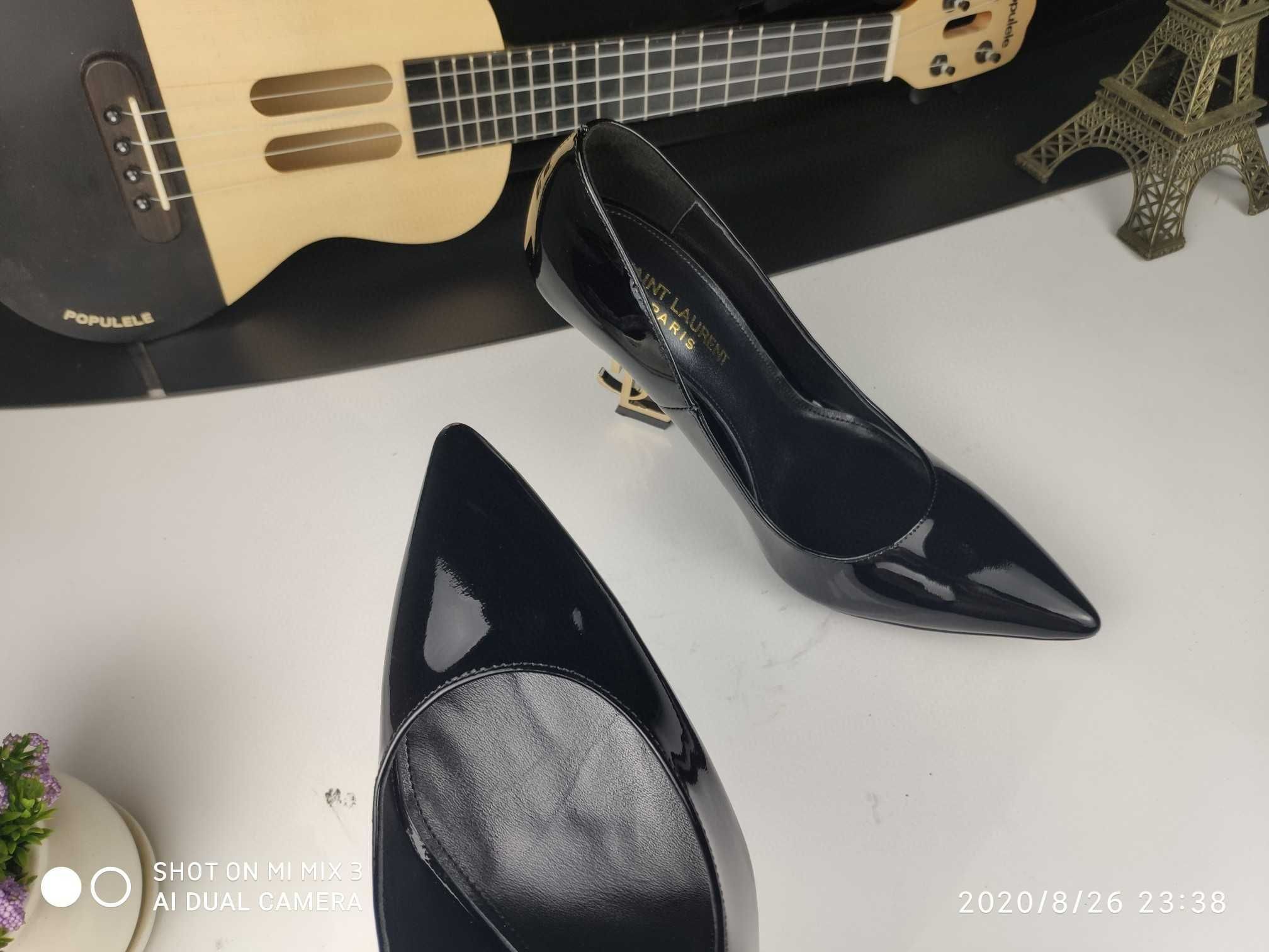 Nowe YSL Szpilki lakierowane od reki