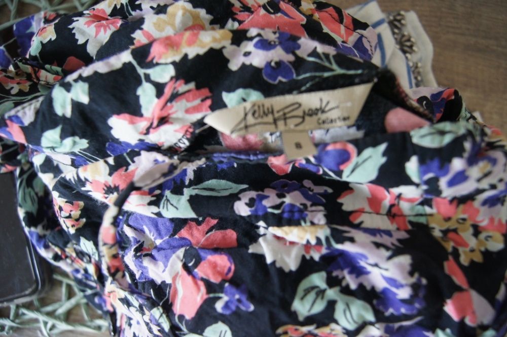 granatowa kwiecista bluzka na ramiączkach w kwiaty 36 S 38 M kolorowa