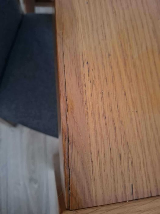 Komplet stół + 4 krzesła; rozkładana sofa