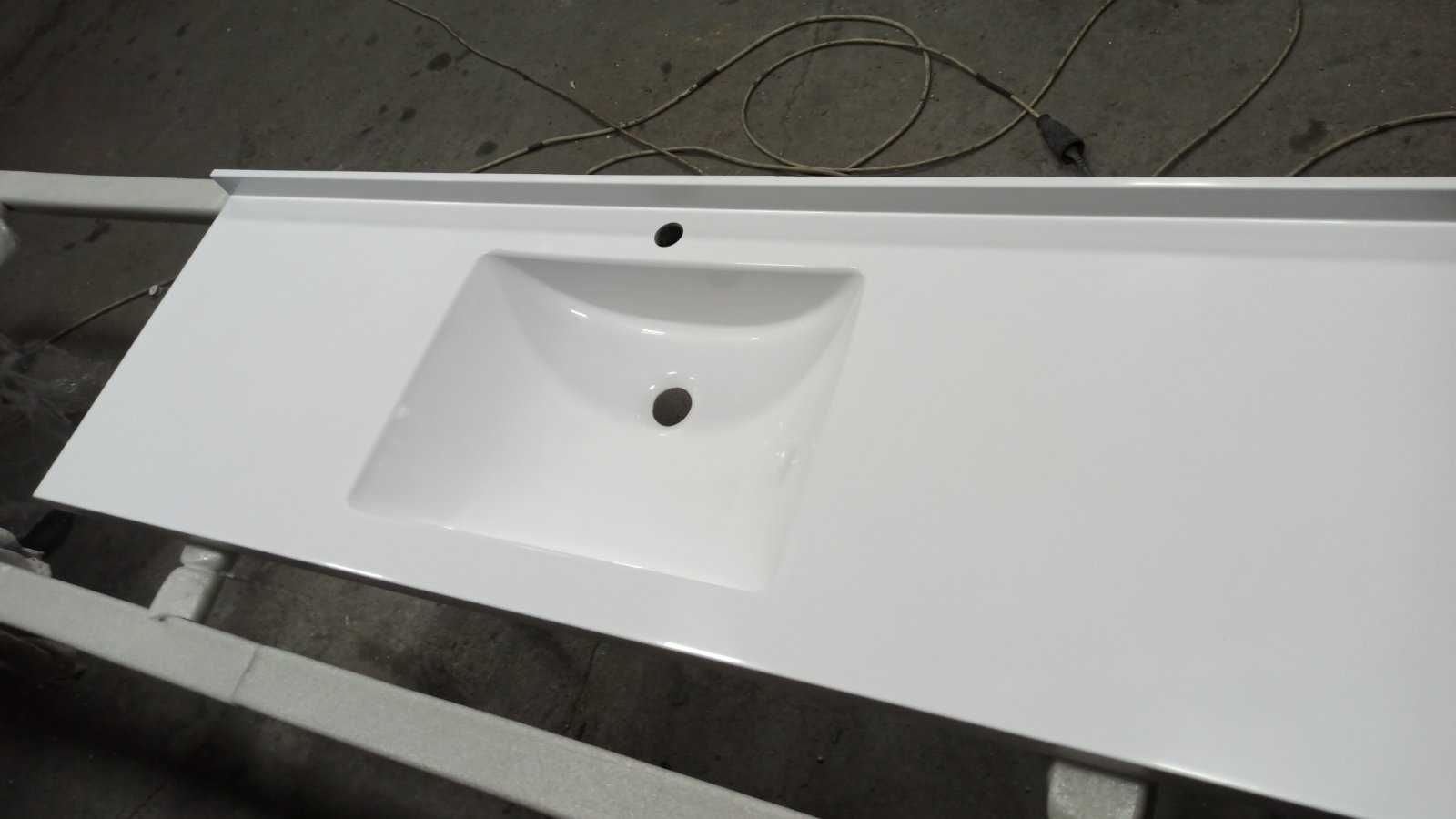 Стільниця для ванної кімнати GRONIX® з литим умивальником.