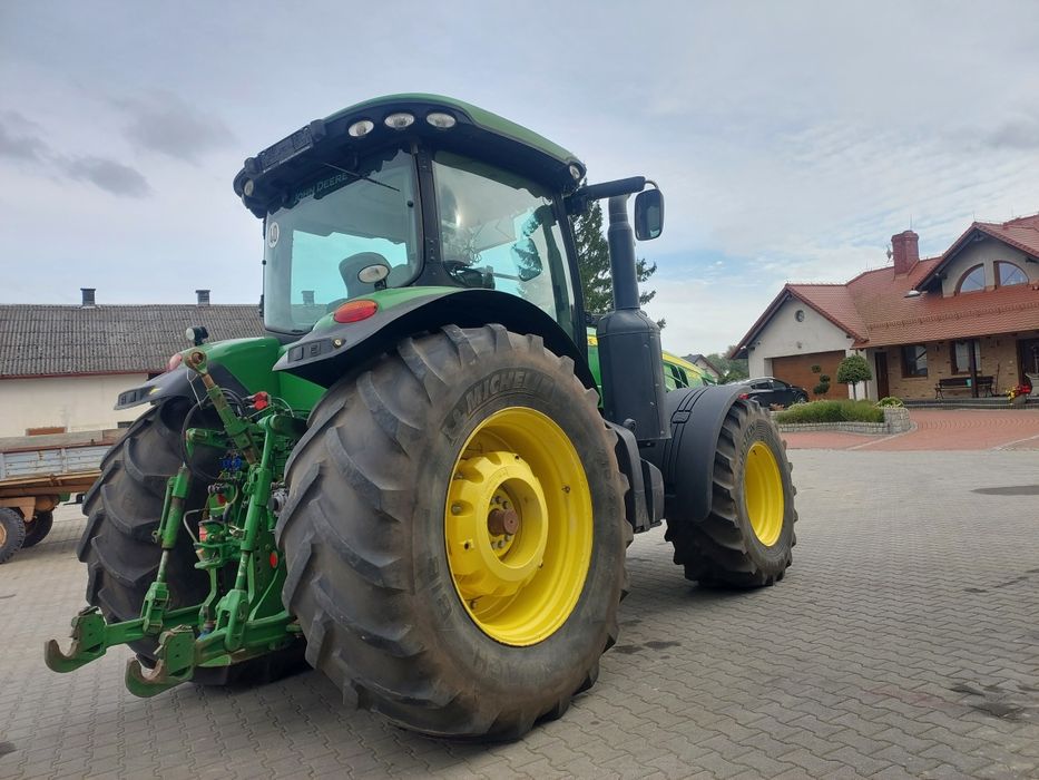 Ciągnik rolniczy john deere 8335R