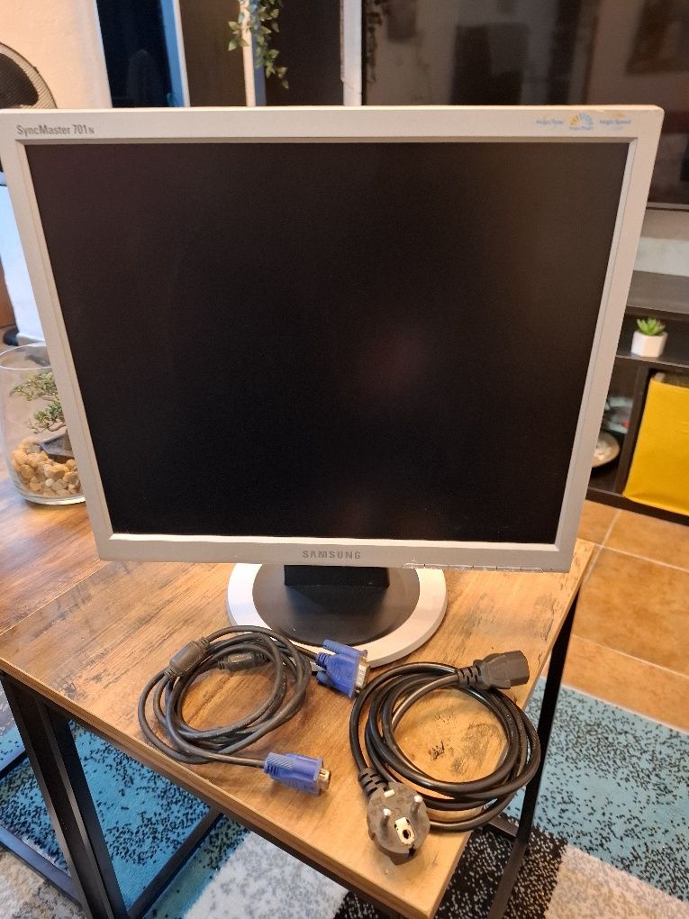 Monitor Samsung Modelo SYNCMASTER 710 N