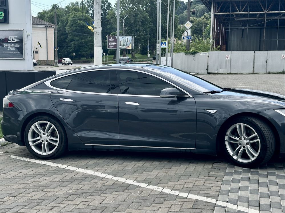 Продаю Tesla Model S 2015 Чернівці Повний Привід 70D