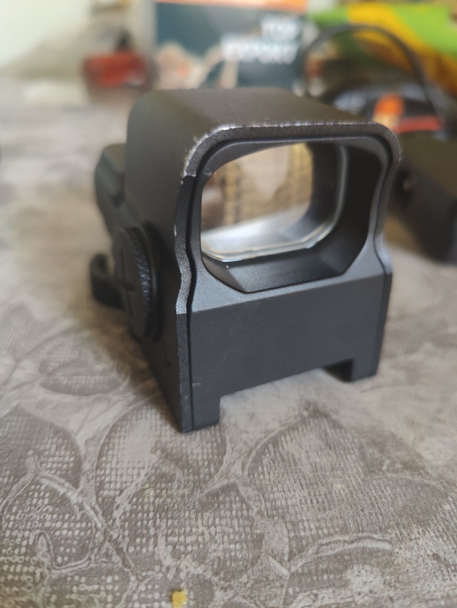 Приціл каліматорний VectorOptics