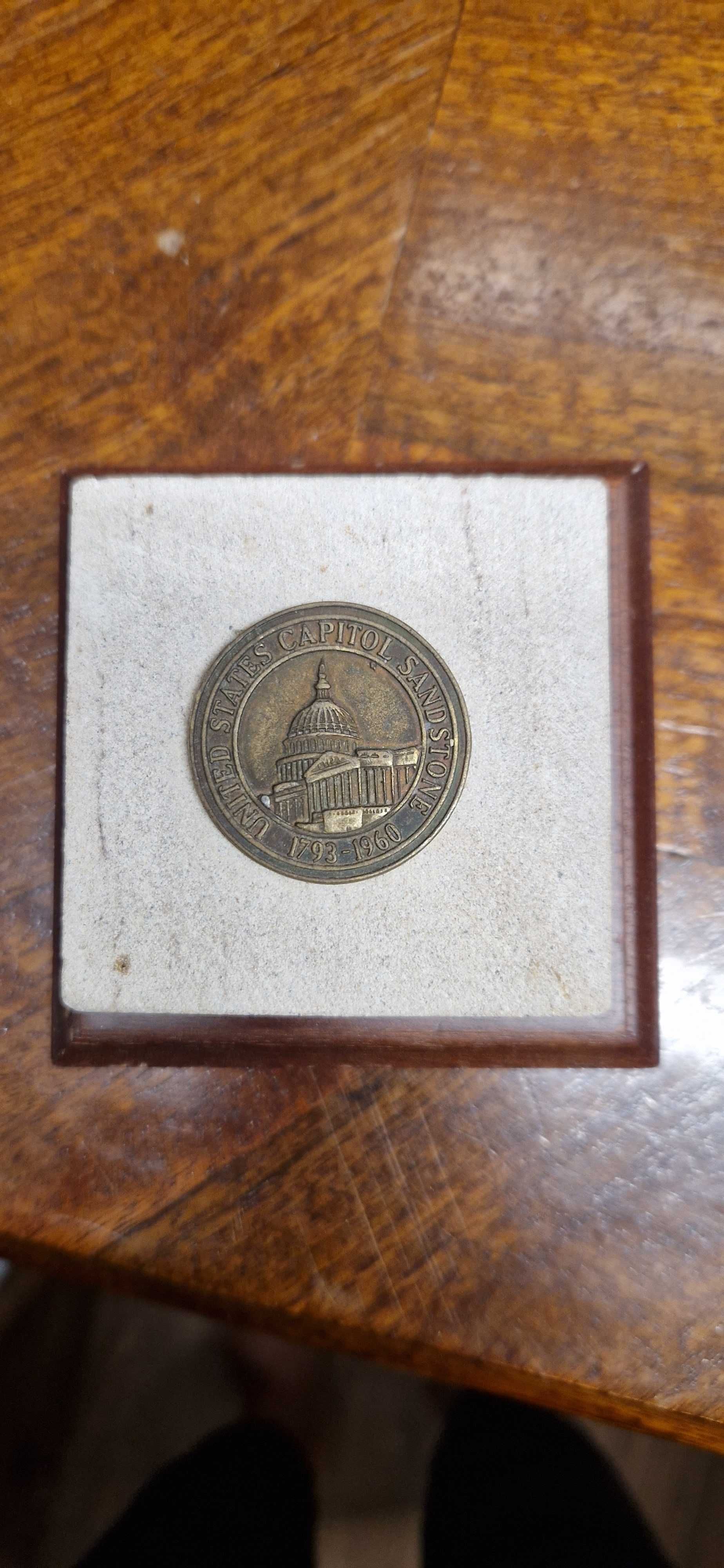 artefakt historyczny piaskowiec z Kapitolu USA lata1793- 19 60 dekor