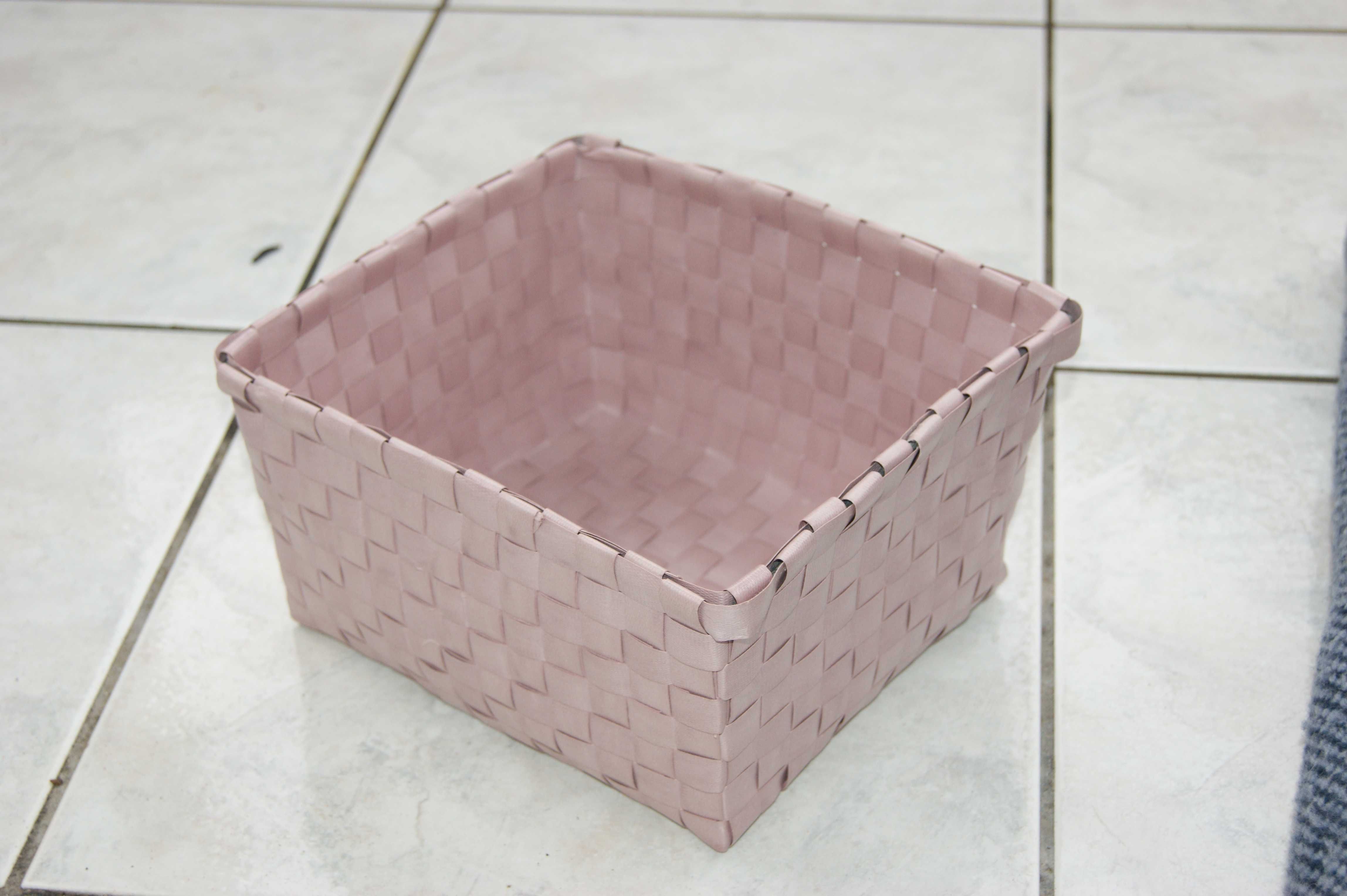 Ozdobny pleciony  koszyk w kolorze pudrowego różu 20x 17 cm wys.12 cm