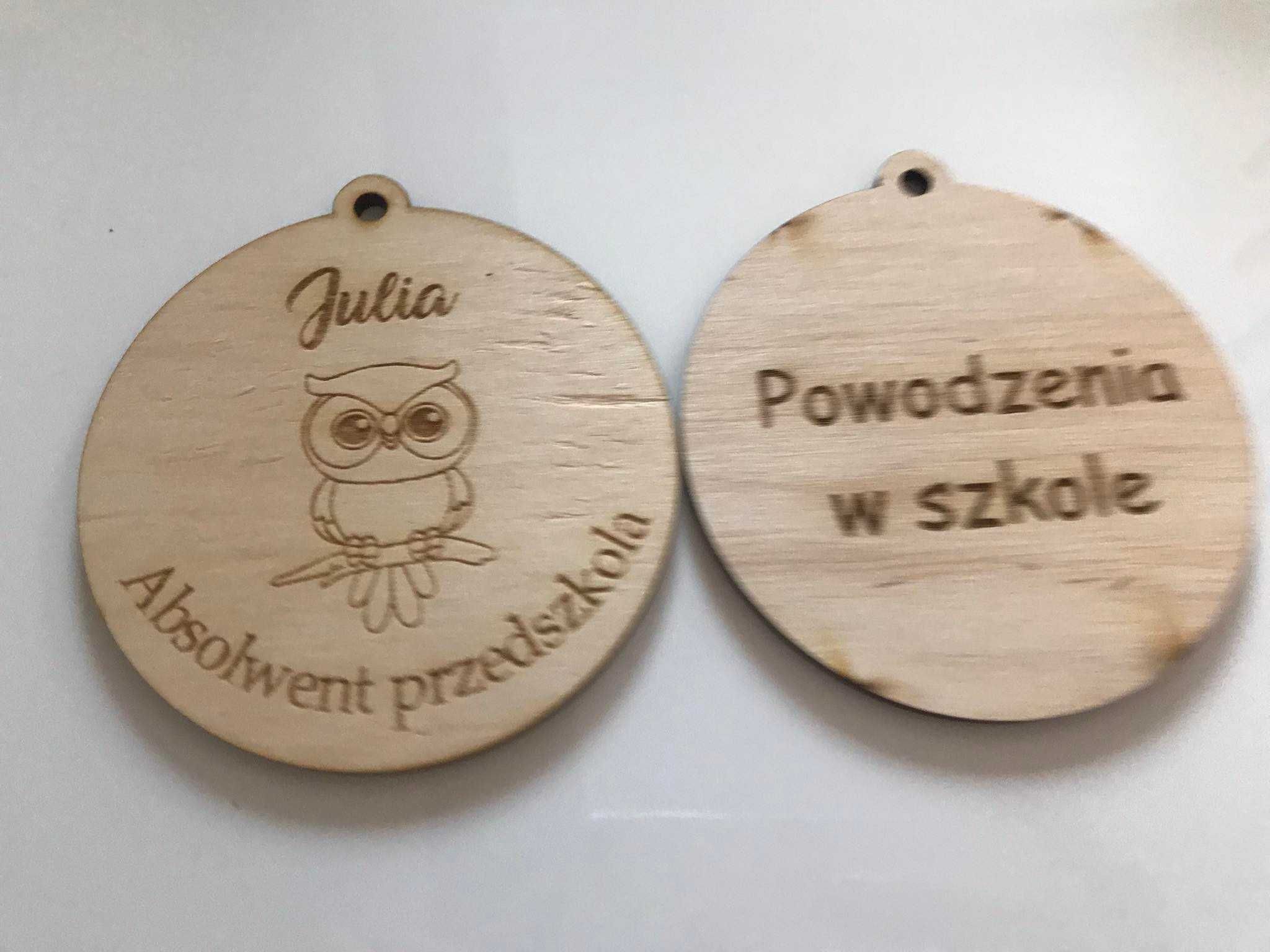 Medal Absolwent Przedszkola imię zawieszka Powodzenia w szkole 9x8,5cm