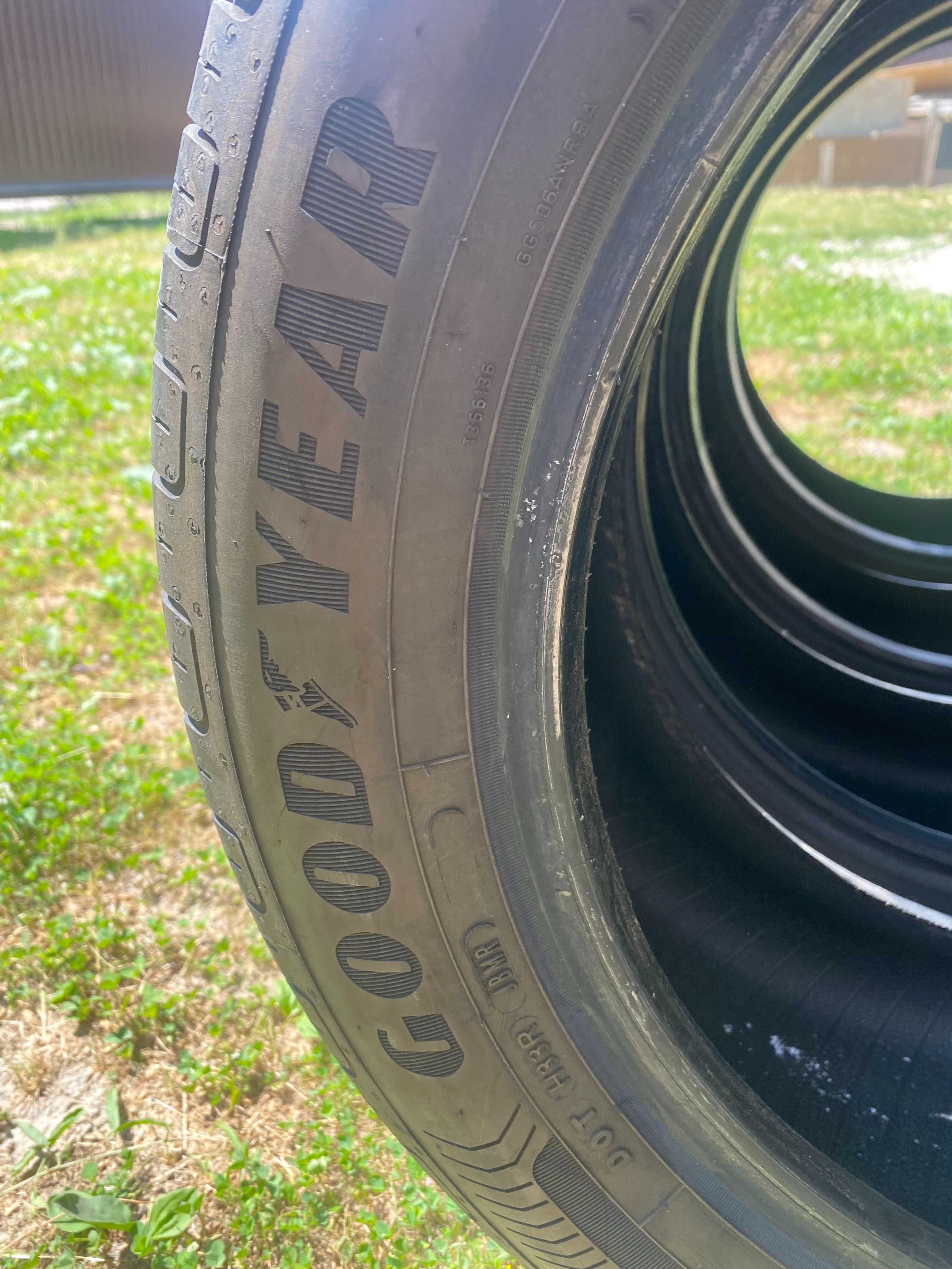 Автошини Goodyear Efficient 215/55R17