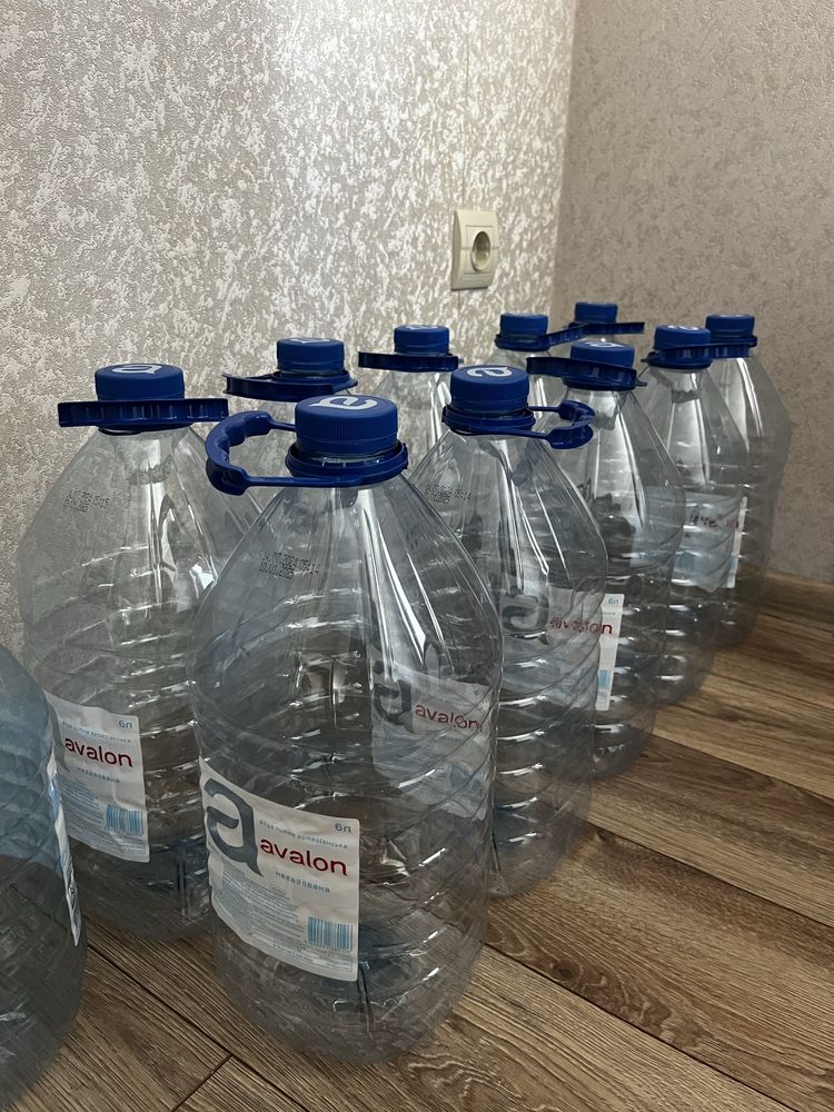 ПЕТ пляшка 6л з під води.