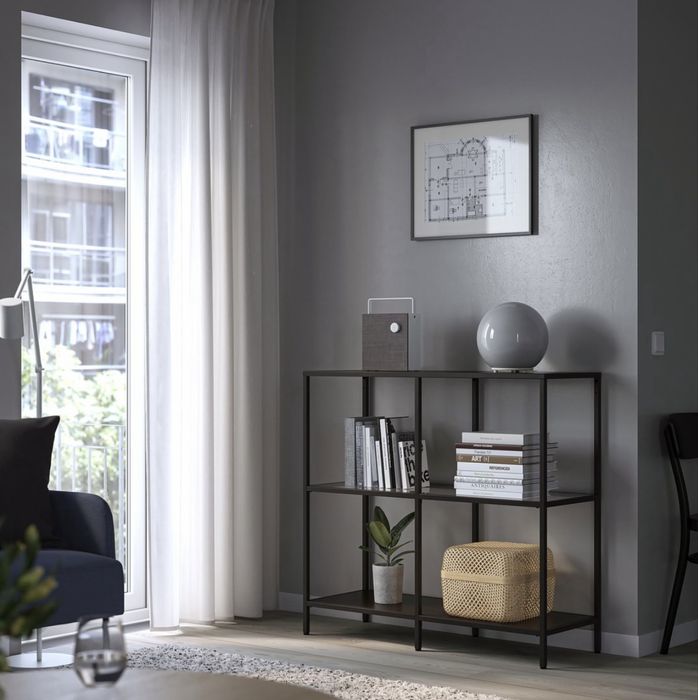 Estante IKEA VITTSJÖ — Preto/Vidro — Em ótimo estado!