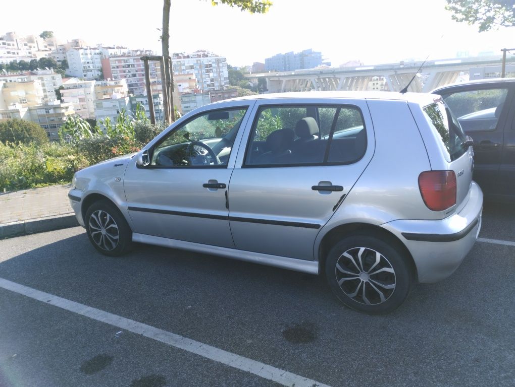 VW polo 2001   com 253.025 km gasolina.