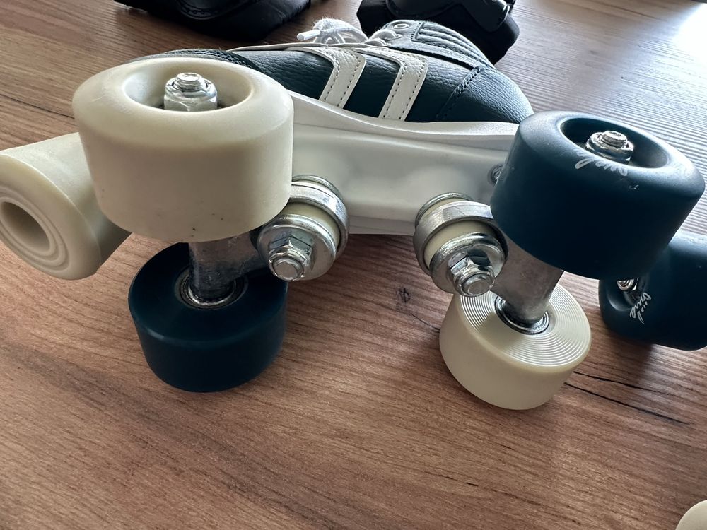 Patins nr. 32 como novos