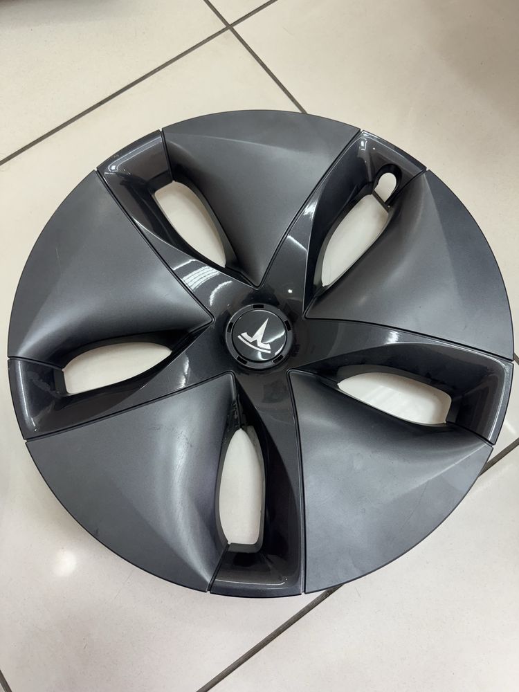 Продам оригінальні ковпаки для Tesla Model 3, R18, 2 шт