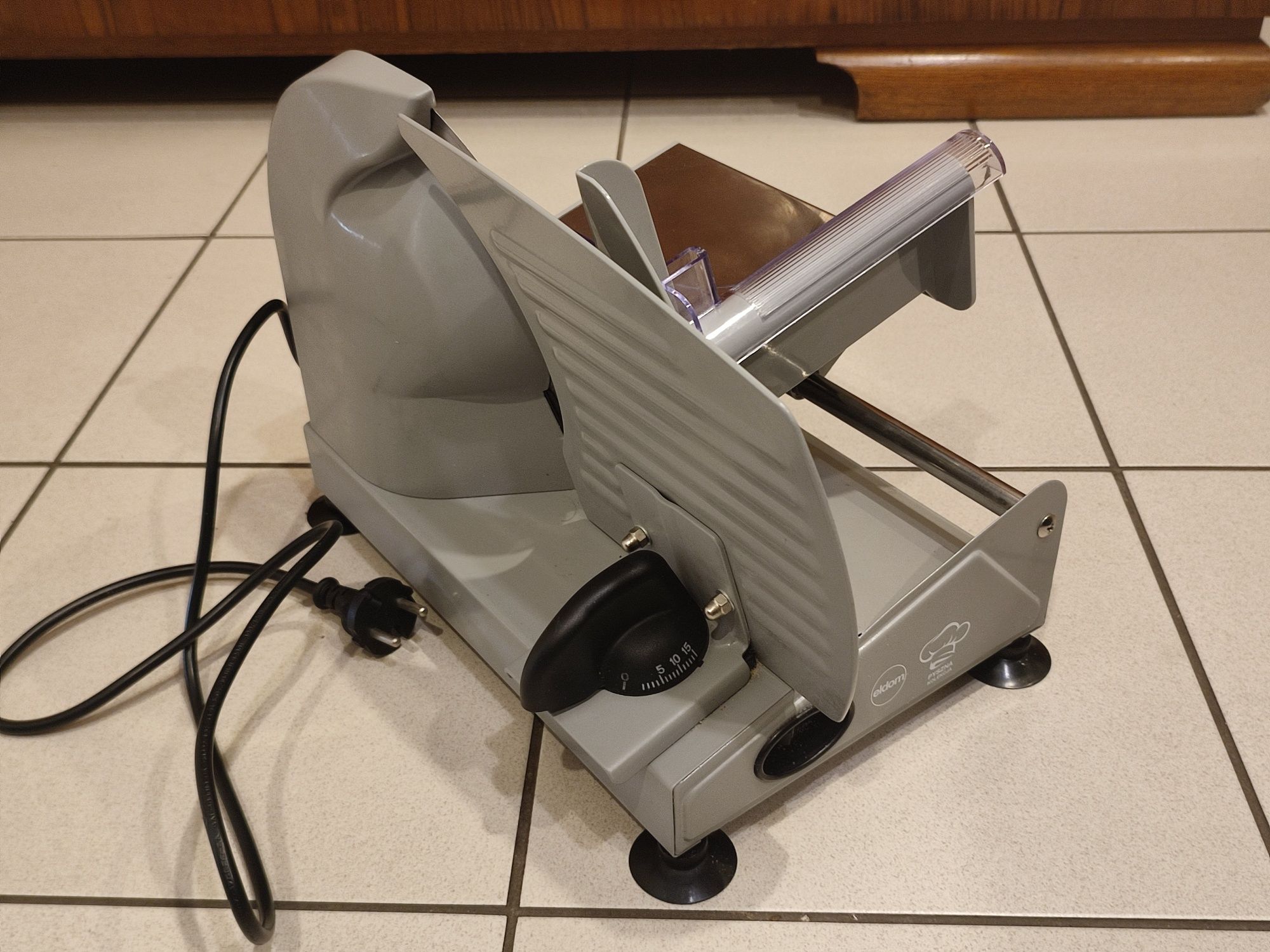 Krajalnica  Eldom KR400