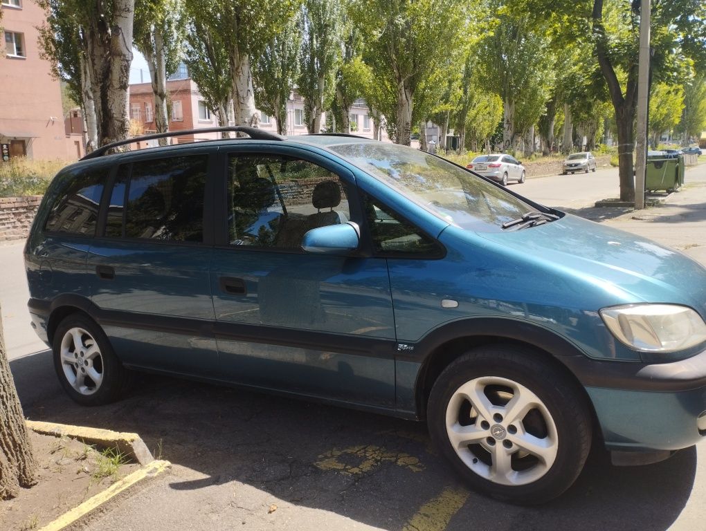 Продаж авто Opel zafira 2002г