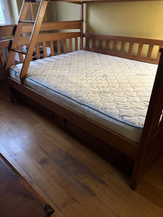 Продається ліжко деревяне