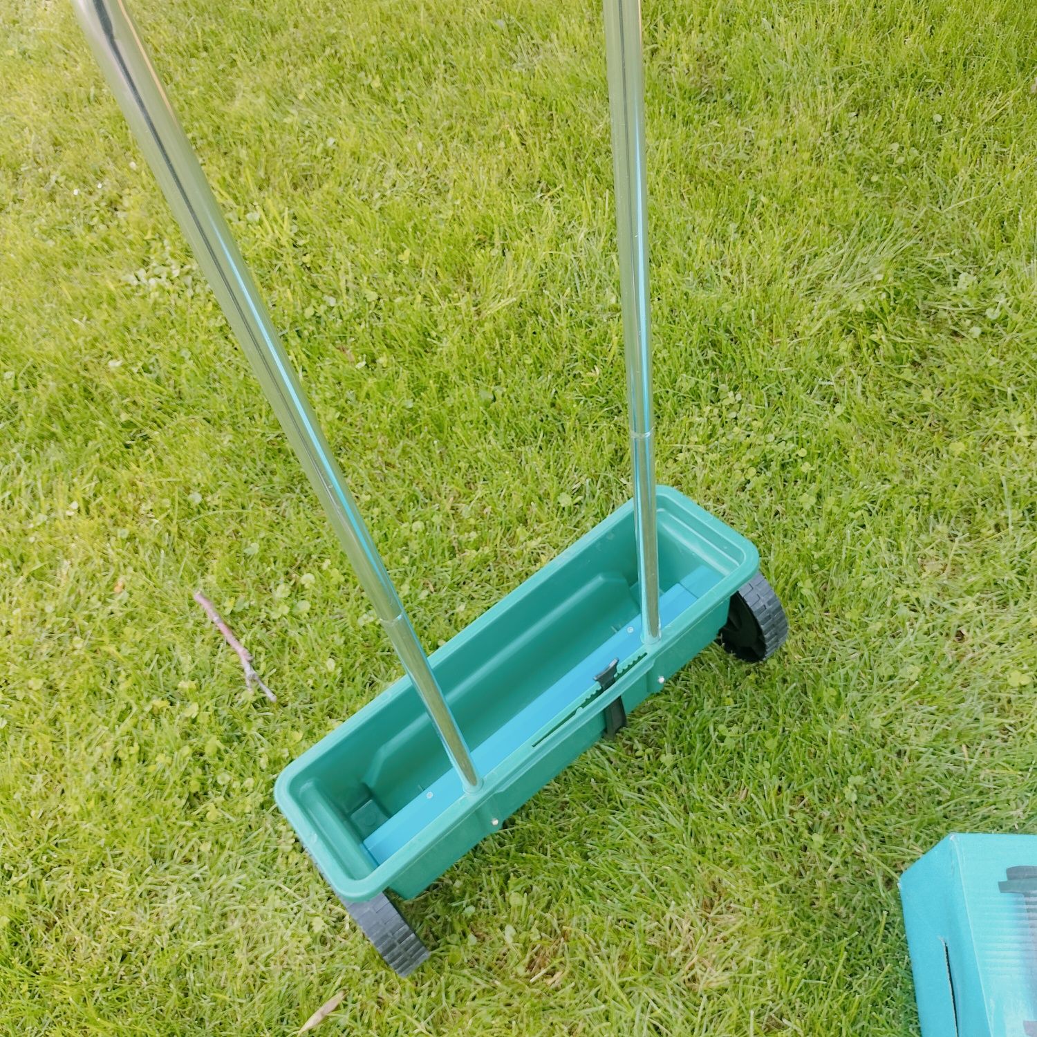 Siewnik do trawy i nawozów 12L