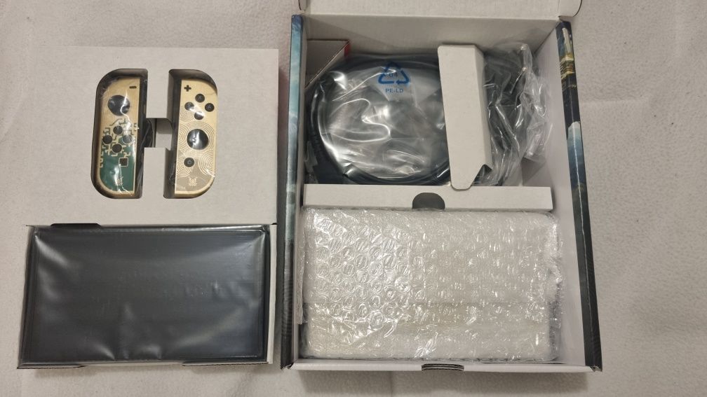 Nintendo Switch OLED The Legend of Zelda Tears of the Kingdom Edition