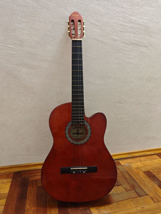 Продам гітару, практично не користувалися