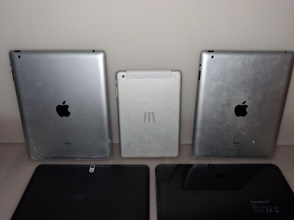 Vários iPads e Tablets