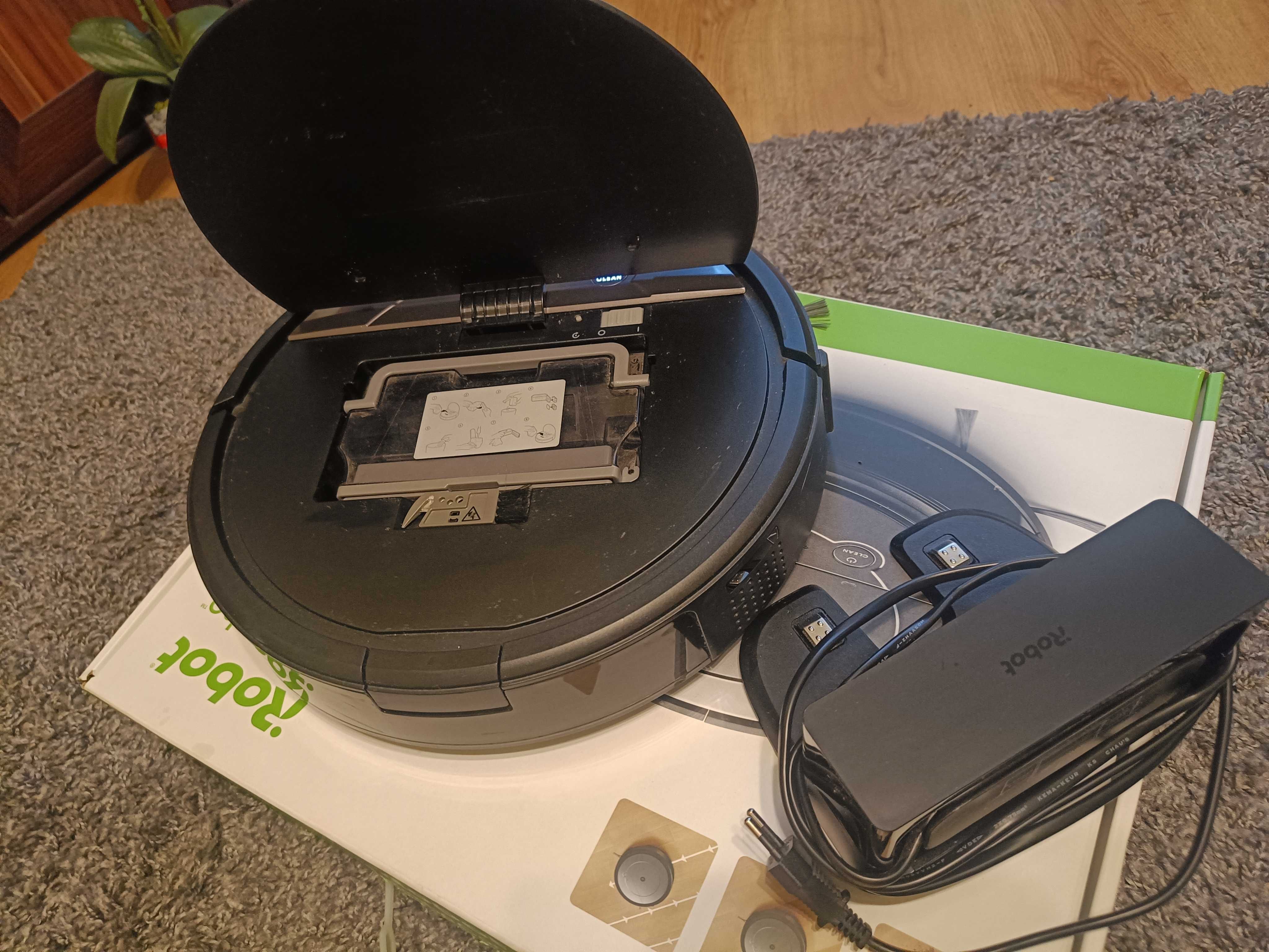 Robot Roomba Combo mopująco odkurzajacy.