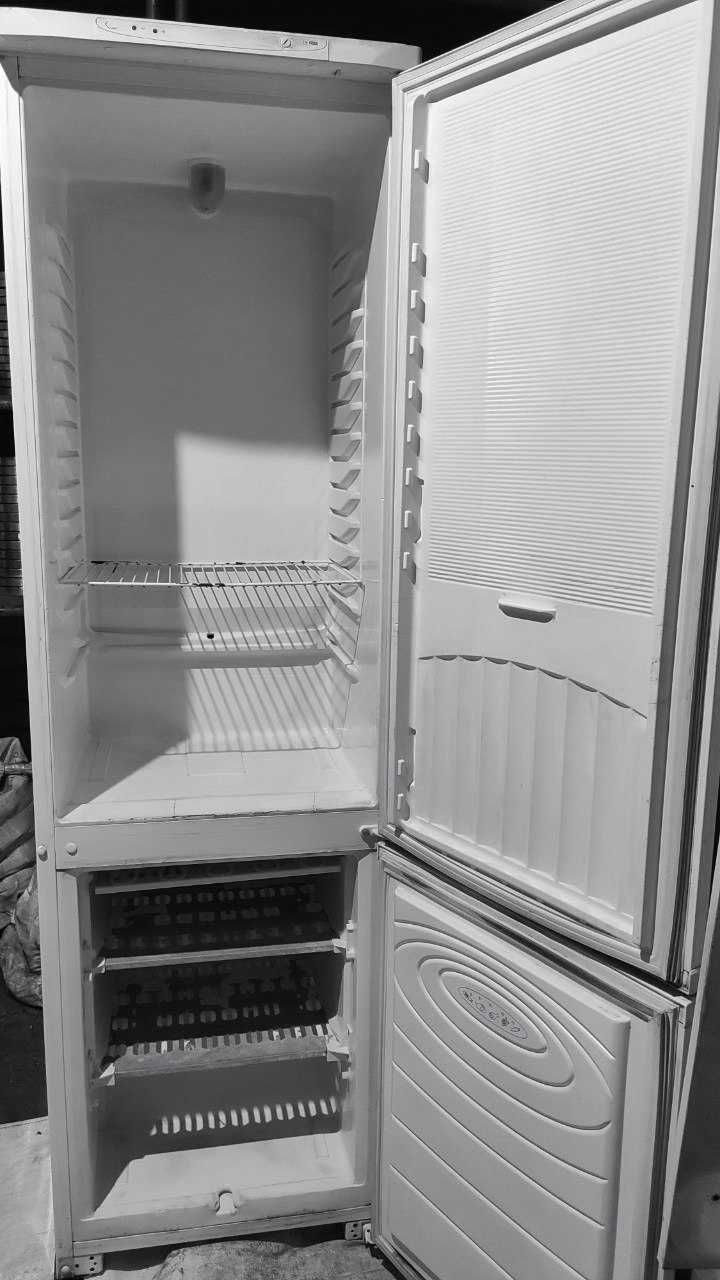 Холодильник б/в Nord DX 183 з нижньою морозильною камерою