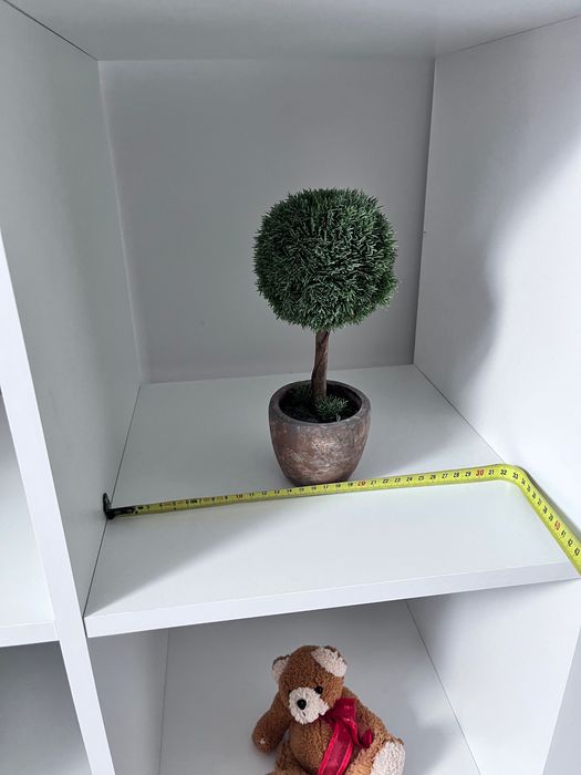 Regał biały kostkowy, komorowy. Cztery komory.