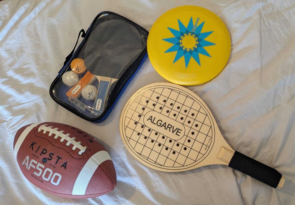 Mix games set (pingpong, frisbee, football, rackets)