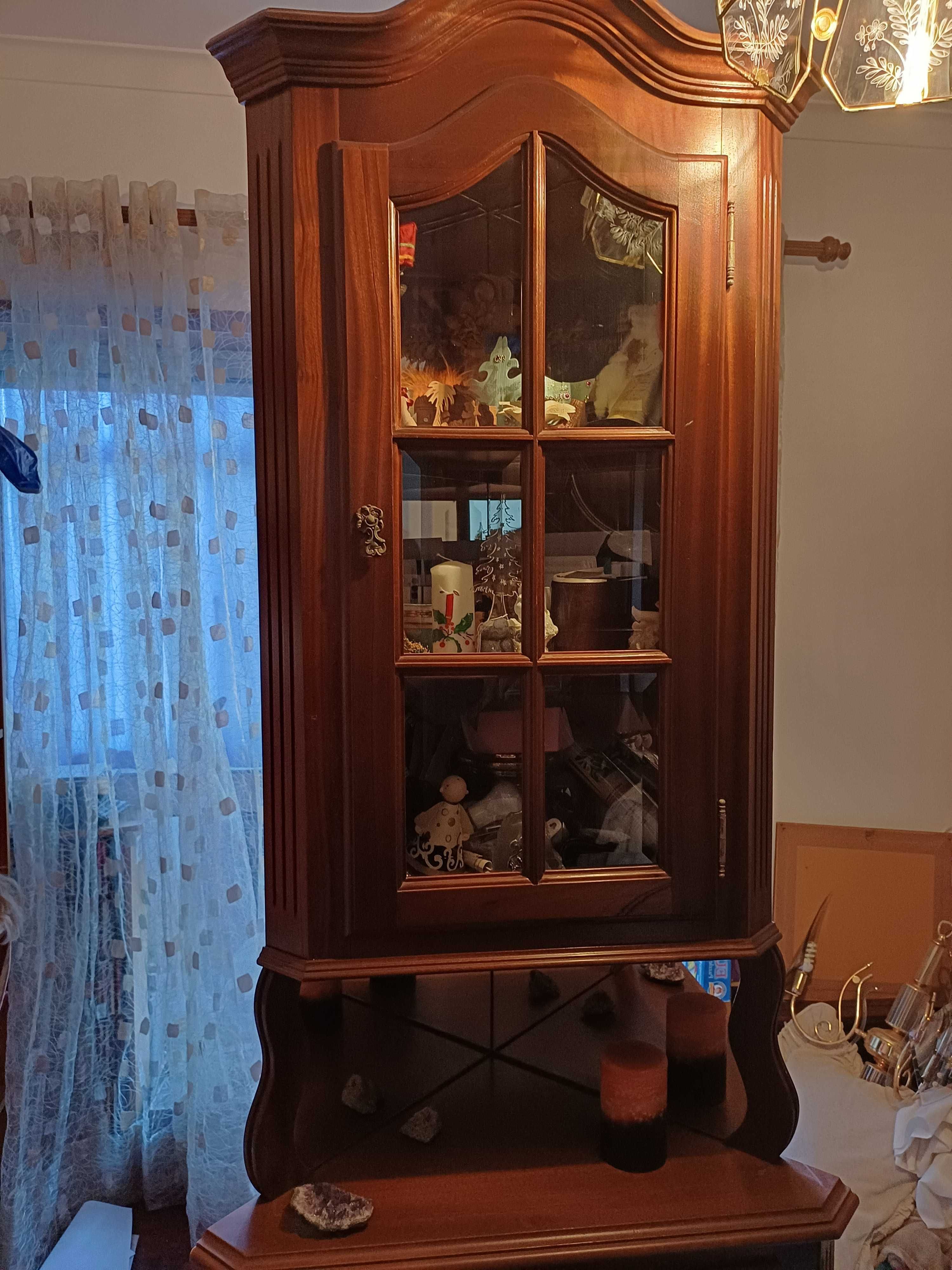 Móvel de canto castanho