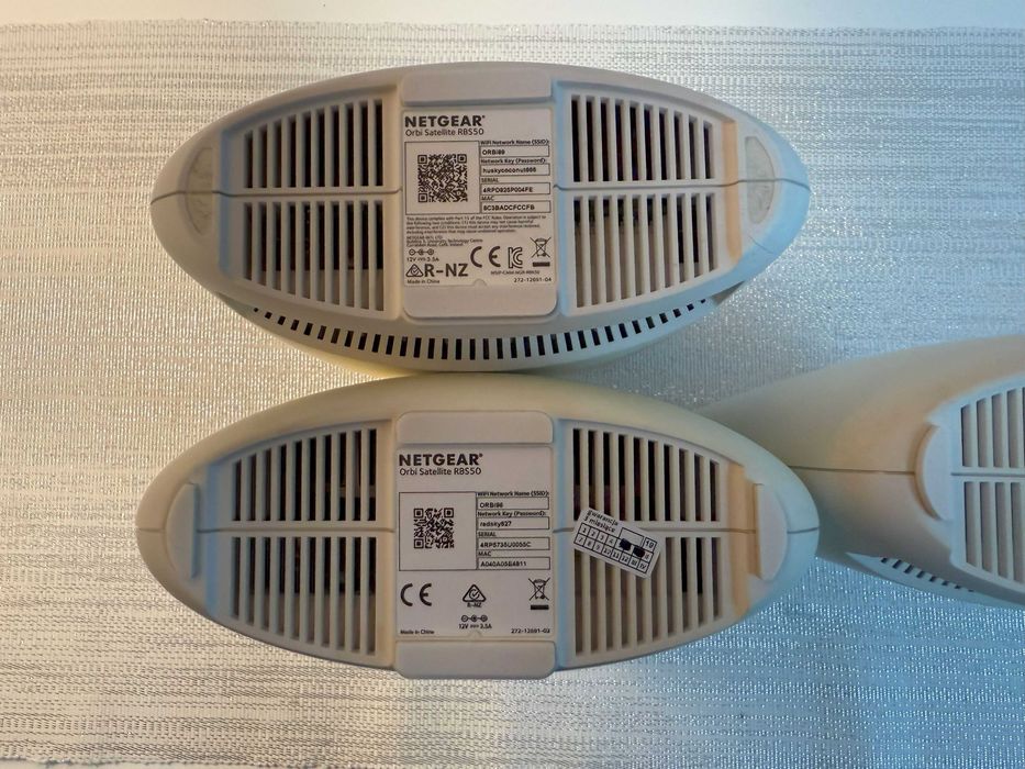 Zestaw Mesh WiFi NETGEAR Orbi RBR50 + 2x RBS50