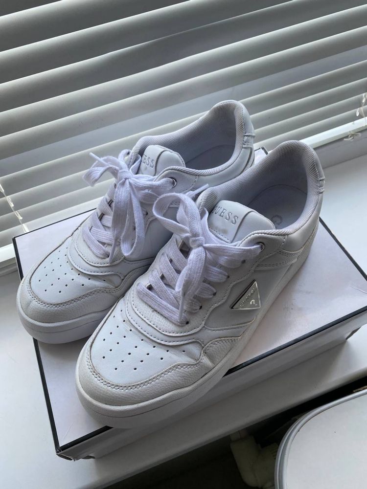 Продам кеди guess